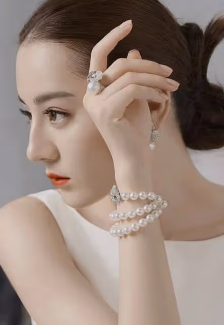 同是絕色,熱巴成爽文女主,娜扎卻只是一個美女…到底差在哪?