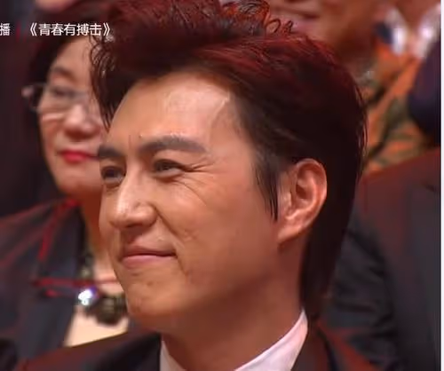 被魚尾紋拖累顏值的8個明星!不笑青年俊傑,一笑老大爺