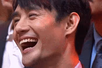 被魚尾紋拖累顏值的8個明星!不笑青年俊傑,一笑老大爺