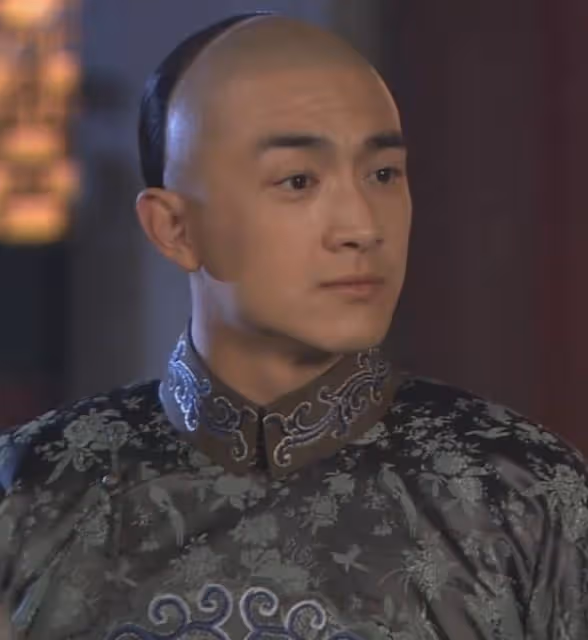 被魚尾紋拖累顏值的8個明星!不笑青年俊傑,一笑老大爺