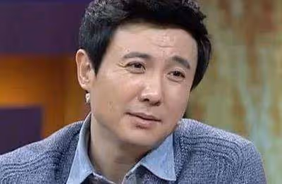 被魚尾紋拖累顏值的8個明星!不笑青年俊傑,一笑老大爺