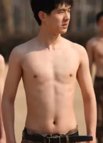男星曬腹肌太魔怔!有人帥氣,有人「油」田上身,有人沒眼看