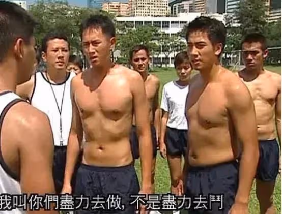 男星曬腹肌太魔怔!有人帥氣,有人「油」田上身,有人沒眼看