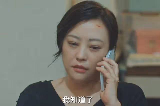 內娛最假雙眼皮PK,就差割到腦門了,生怕別人看不出是割的?