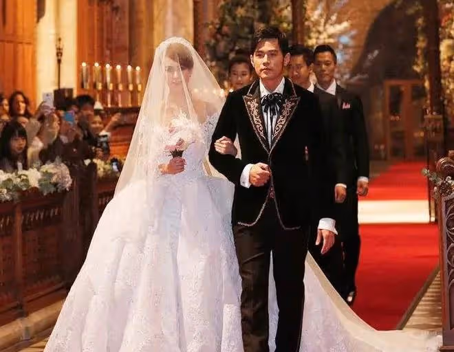 離婚正常！把老婆捧紅，只有黃曉明是認真的，娛樂圈男星集體沉默