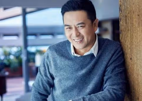 年輕時的張嘉譯長得像肖戰?網友以為開玩笑,不料曬出照片被打臉