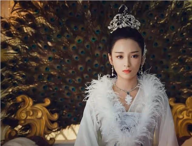 楊冪旗下又出白眼狼,走紅後就要和楊冪解除合約,網友:真的飄了