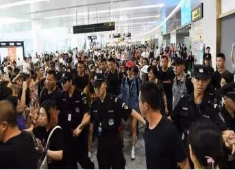 以為自己很紅,上廁所帶兩排保鏢卻不見一個粉絲,張一山:這誰啊