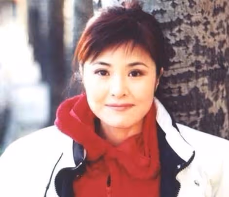 她是「母親專業戶」,插足宋丹丹婚姻與英達同居7年,至今無人娶