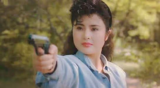 她是「母親專業戶」,插足宋丹丹婚姻與英達同居7年,至今無人娶