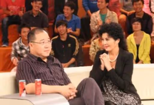 她是「母親專業戶」,插足宋丹丹婚姻與英達同居7年,至今無人娶