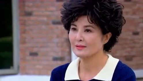 她是「母親專業戶」,插足宋丹丹婚姻與英達同居7年,至今無人娶
