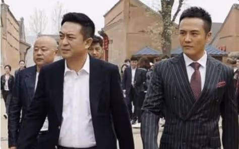 他是張嘉譯的親表弟, 跟班11部戲終於大火, 之後還登上了央視