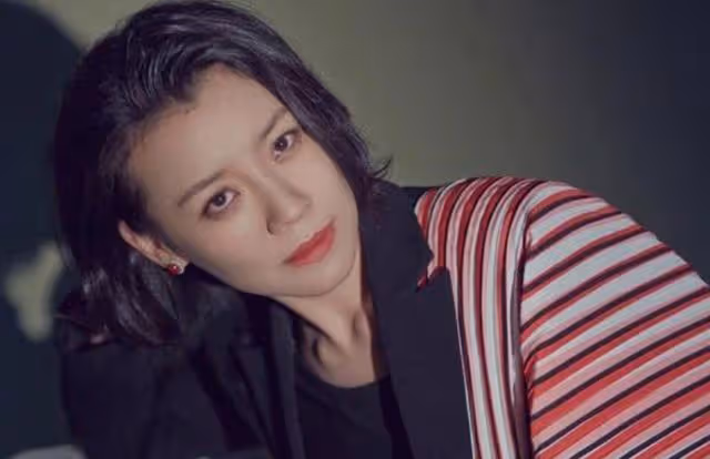 她本是被導演喊來臨時救場,卻意外演出精髓而走紅,46歲片約不斷