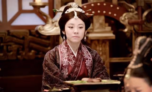 她本是被導演喊來臨時救場,卻意外演出精髓而走紅,46歲片約不斷