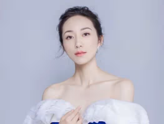 韓雪隱婚丈夫曝光,權利大到撼動整個娛樂圈,兩人相差整整18歲