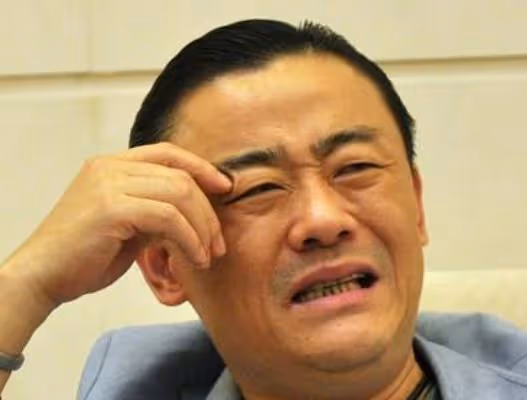 打瞎岳父一隻眼,娶巨貪之妻吃「軟飯」的周立波,如今又爆新情況