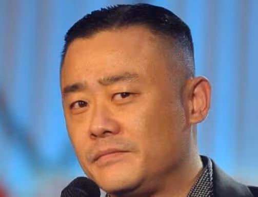 打瞎岳父一隻眼,娶巨貪之妻吃「軟飯」的周立波,如今又爆新情況