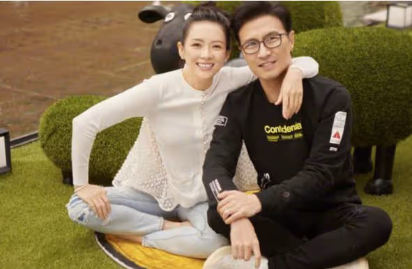 汪峰3婚之後又傳戀情?深夜酒吧聚會送美女回家,未見章子怡身影