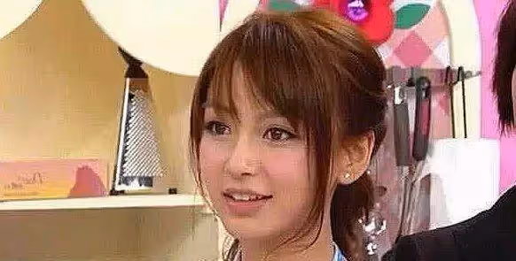 楊穎20歲日本節目照被曝光:沒有尖下巴眼睛超大,網友:顏值超乎想像!
