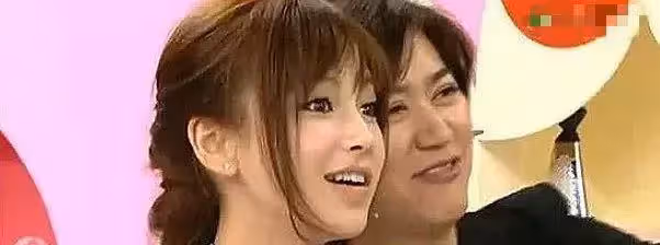 楊穎20歲日本節目照被曝光:沒有尖下巴眼睛超大,網友:顏值超乎想像!