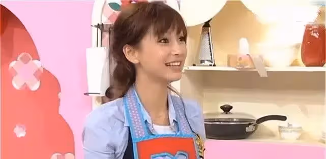 楊穎20歲日本節目照被曝光:沒有尖下巴眼睛超大,網友:顏值超乎想像!