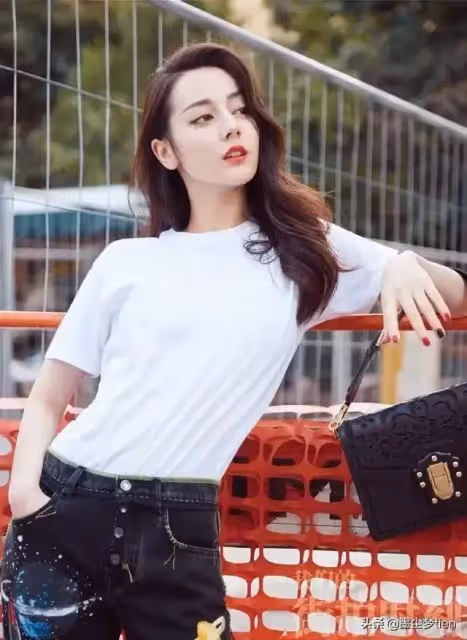 有種意外叫熱巴的字跡,字跡規整飄逸,連在一起卻讓人驚艷