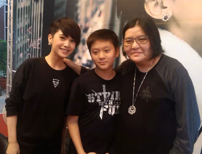 陳寶蓮19歲兒子近照,鬍子拉碴男人味足,對外貌自信十足渴望出道