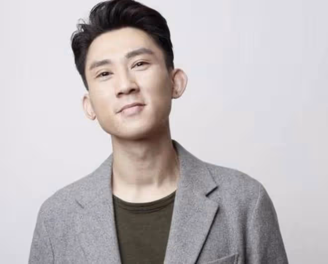 TVB男星李興華內地賣小吃,親自洗碗接地氣,10元一串魚蛋賣到爆