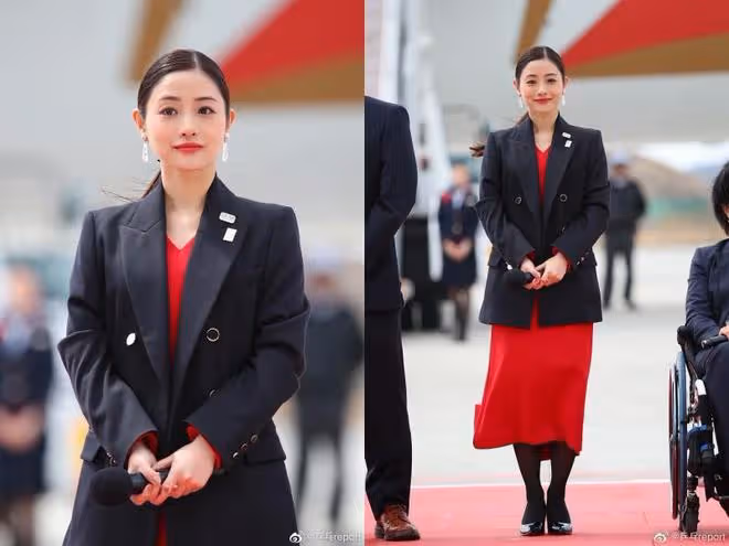 石原里美亮眼造型接東奧聖火，不戴口罩以堅定奧運信心