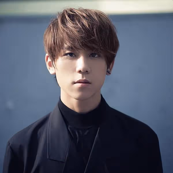 人山人海！香港頂流男星23歲生日，大批粉絲聚集街頭為偶像慶生