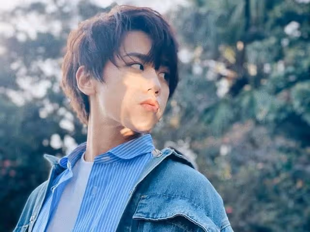 人山人海!香港頂流男星23歲生日,大批粉絲聚集街頭為偶像慶生