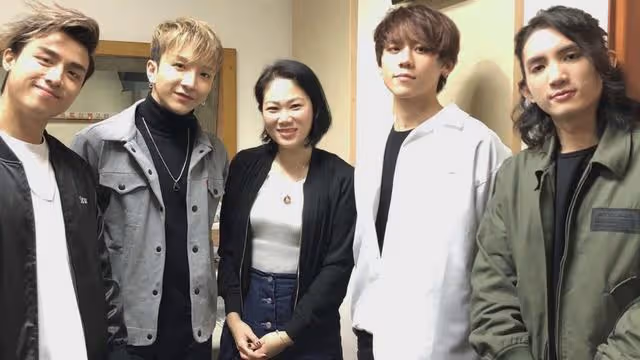 人山人海!香港頂流男星23歲生日,大批粉絲聚集街頭為偶像慶生