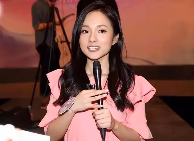 直播中途匆忙離開!TVB上位小生疑去向女友求婚,事後更曬照放閃