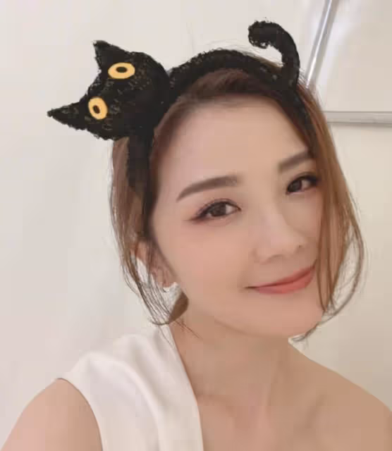 否認家境富裕！蔡卓妍公開自認不孝，曾為燙髮而令爸爸賣掉金手鍊