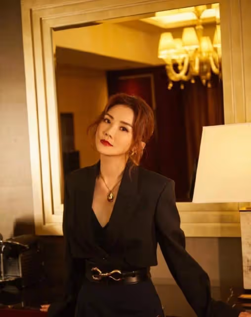 否認家境富裕！蔡卓妍公開自認不孝，曾為燙髮而令爸爸賣掉金手鍊