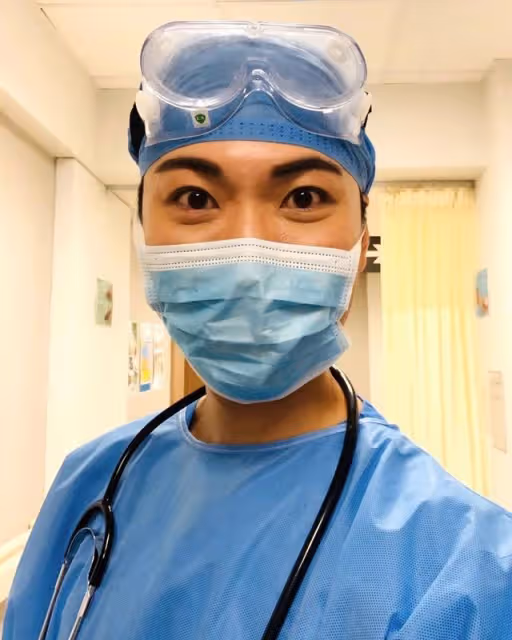 40歲「御用醫生」宣布離巢,在TVB工作13年,入娛樂圈前是真醫生