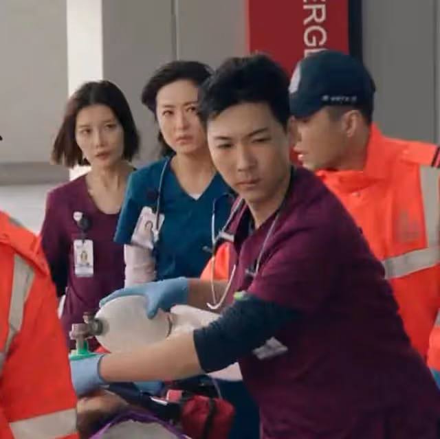 40歲「御用醫生」宣布離巢,在TVB工作13年,入娛樂圈前是真醫生