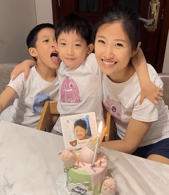 半年未見丈夫！38歲前港姐罕見亮相，自曝將攜兩子北上一家團聚