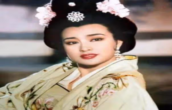 姜文到底找了誰?能救劉曉慶出秦城監獄,偷稅2000萬依然成功復出