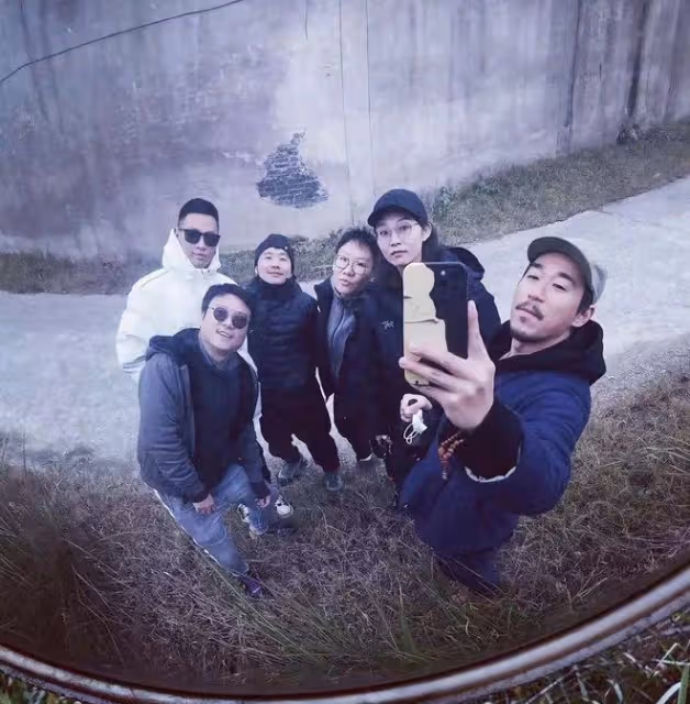 張國立兒子曬京牌200萬豪車，鬍子拉碴不修邊幅，透露和異性密游