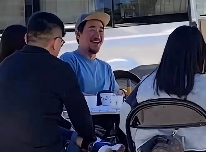 張國立兒子曬京牌200萬豪車，鬍子拉碴不修邊幅，透露和異性密游