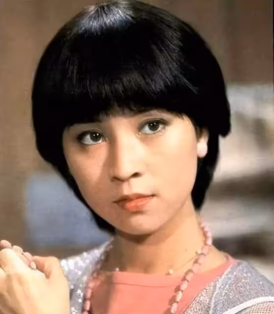同樣是成龍基因，把林鳳嬌兒子和吳綺莉女兒一對比，差距就出來了