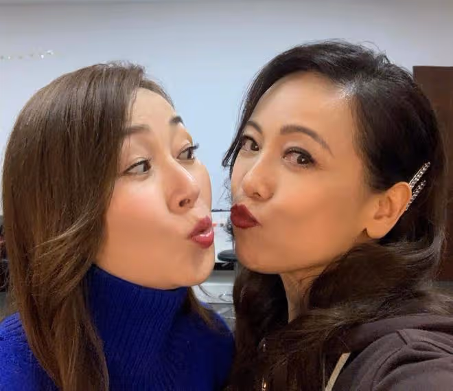 《我和春天有個約會》演員時隔27年重聚！鄧萃雯萬綺雯美貌依舊