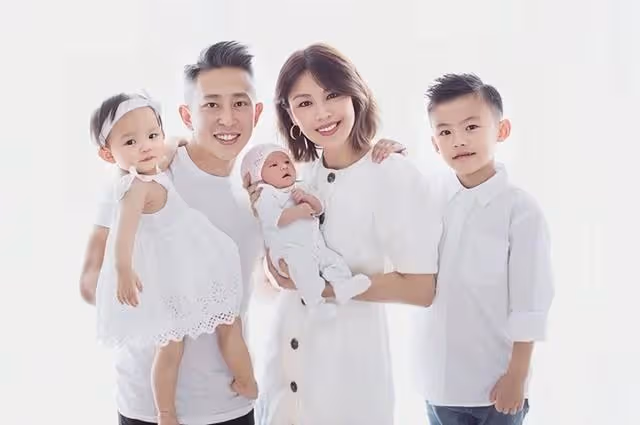 突發!42歲香港知名女歌手自曝一家五口全部確診,被大女兒傳染