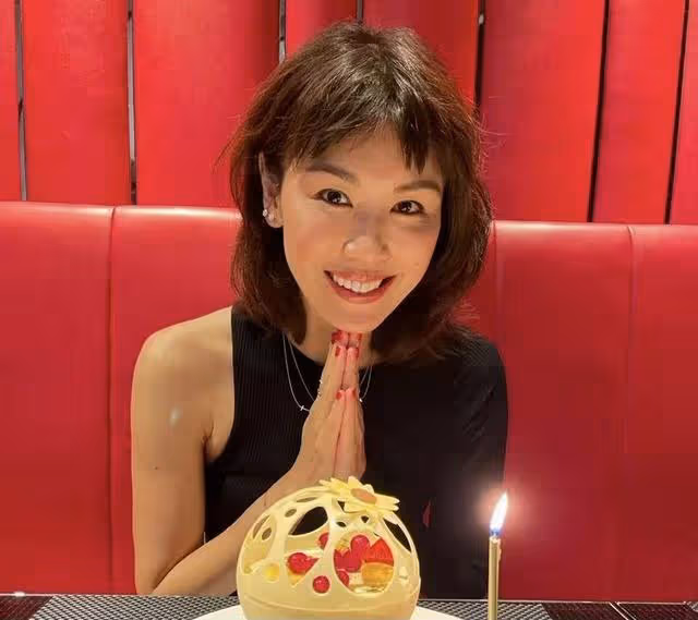 突發!42歲香港知名女歌手自曝一家五口全部確診,被大女兒傳染
