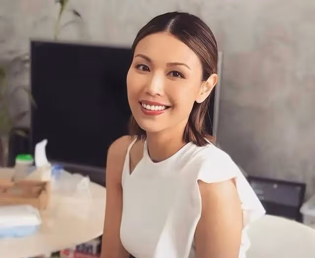 突發!42歲香港知名女歌手自曝一家五口全部確診,被大女兒傳染
