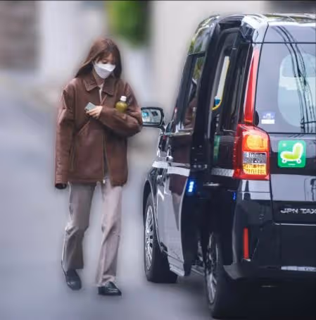 女方多次進入家中被拍!否認戀情公司卻說兩人感情好?