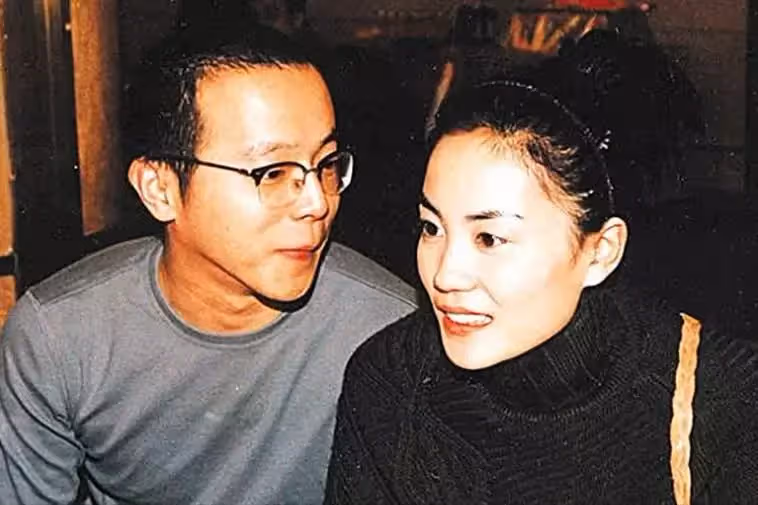 竇唯心中的「白月光」,李亞鵬心中的「傳奇」,謝霆鋒心中的「硃砂痣」,王菲獨自一人現身寺廟,網友:已經看破紅塵?