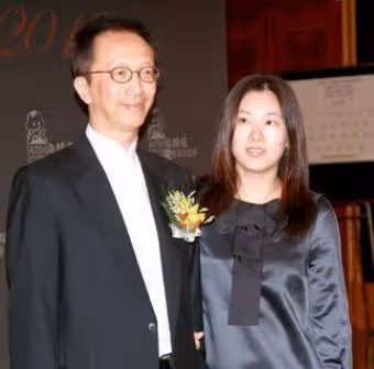 42歲伏明霞被曝離婚，因不想過老夫少妻的生活，梁錦松做出回應